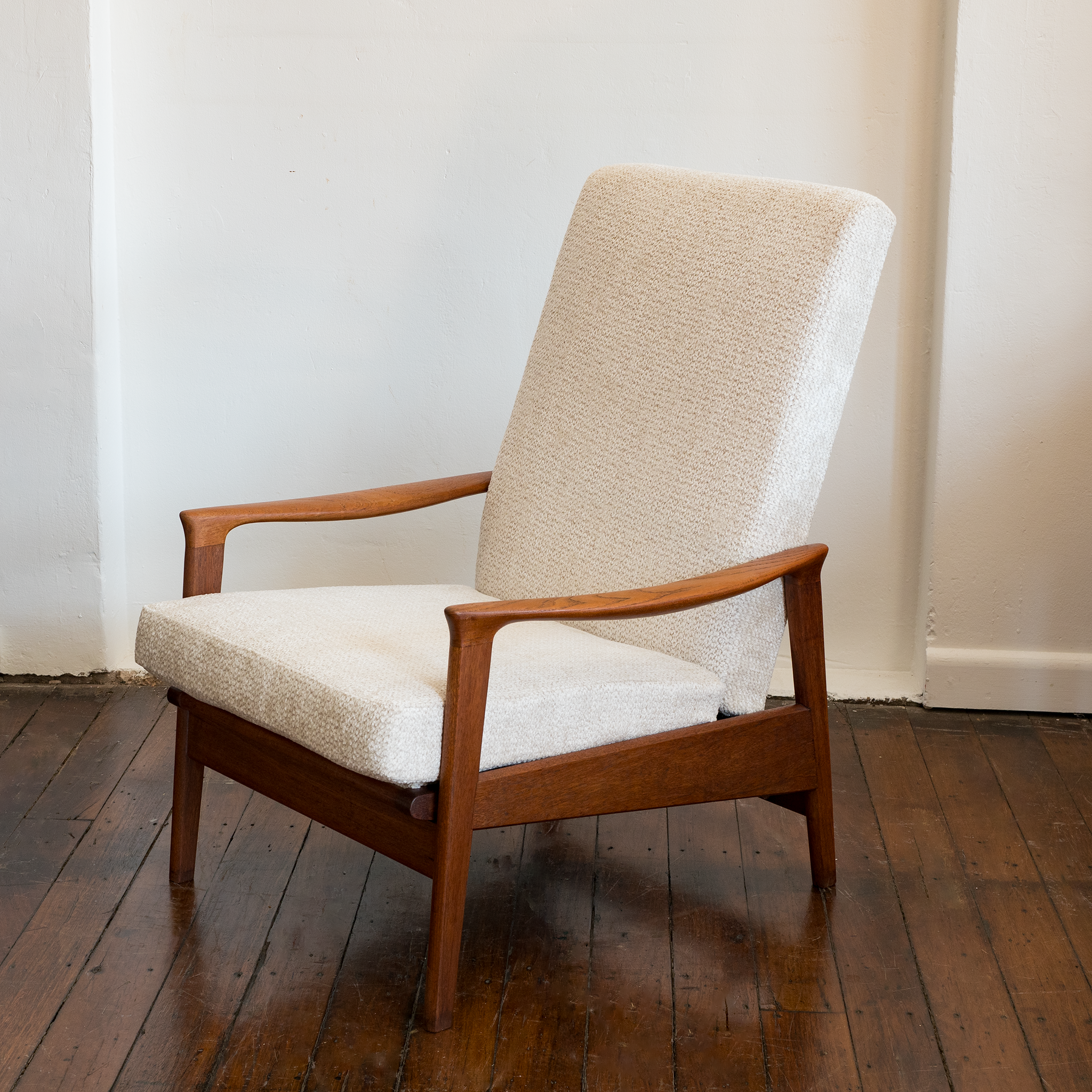 Mid century recliner 2024 lounge chair