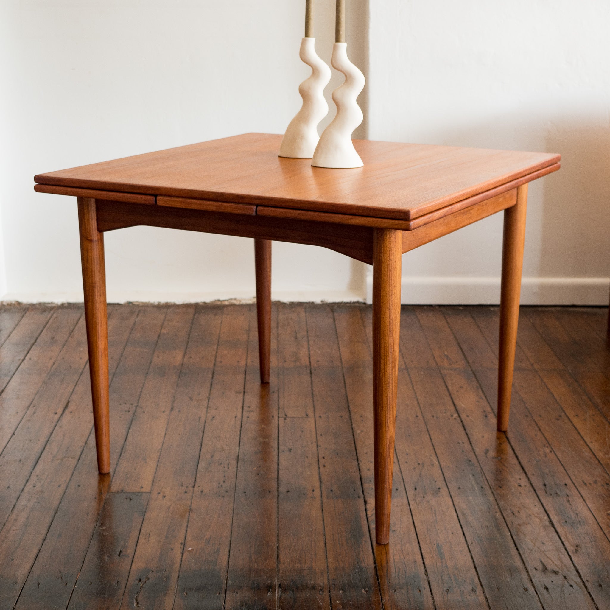 Parker Nordic Table